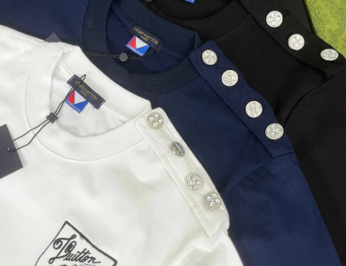 Áo Phông Nam Lờ Vê Đính Logo Vai Áo Siêu Đẹp - Áo Thun Lờ Vê Nam Nữ Chất Cotton Cao Cấp